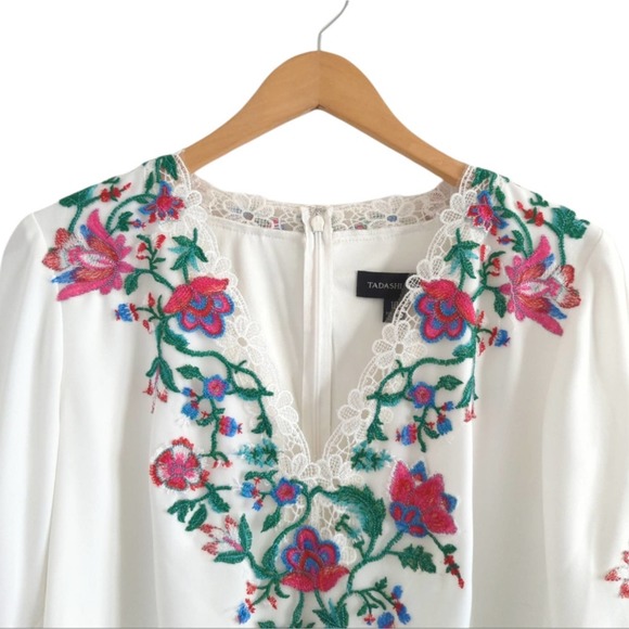 Tadashi Shoji Koa Floral Embroidered White Crepe Bell Sleeve Blouse Size Large - Picture 4 of 14